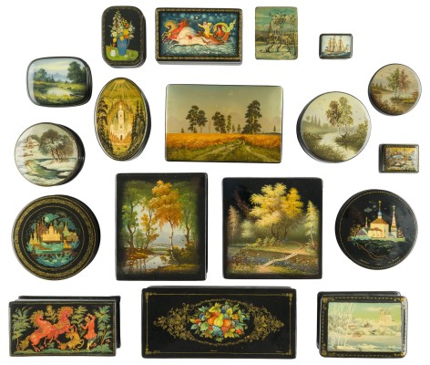 Auction 142<br>SAMMLUNG VON 18 LACKDOSEN MIT STADTANSICHTEN, LANDSCHAFTSMOTIVEN, MÄRCHENSZENEN SOWIE FLORALDEKOR