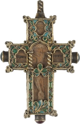 Auktion 142<br>FEINES CLOISONNÉ-EMAIL-KREUZ MIT DER KREUZIGUNG UND DER GOTTESMUTTER