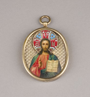 Auktion 142<br>KLEINER CLOISONNÉ-EMAIL-ANHÄNGER MIT CHRISTUS PANTOKRATOR