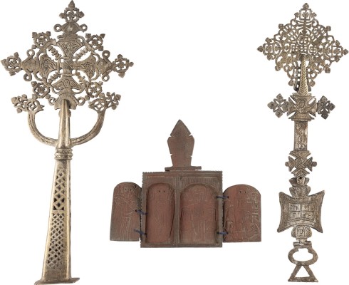 Auction 142<br>DREI KOPTISCHE LITURGISCHE OBJEKTE: ZWEI PROZESSIONSKREUZE SOWIE EIN POLYPTYCHON