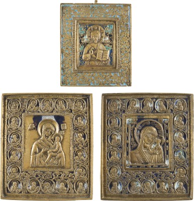 Auktion 142<br>SAMMLUNG VON DREI BRONZE-IKONEN: CHRISTUS PANTOKRATOR UND GOTTESMUTTER VON KASAN SOWIE VON TICHWIN