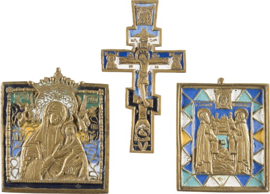 Auktion 142<br>SAMMLUNG VON DREI BRONZE-IKONEN: SIGNIERTE IKONE MIT HEILIGEN ZOSIMA UND SAWATIJ, ZWEI IKONEN MIT DER GOTTESMUTTER DER PASSION SOWIE EINEM KRUZIFIX