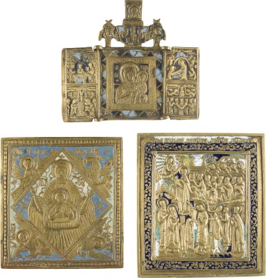 Auction 142<br>SAMMLUNG VON DREI BRONZE-IKONEN: GOTTESMUTTER DES ZEICHENS, SCHLEIERWUNDER (POKROW) SOWIE EIN TRIPTYCHON MIT DER GOTTESMUTTER VON SMOLENSK