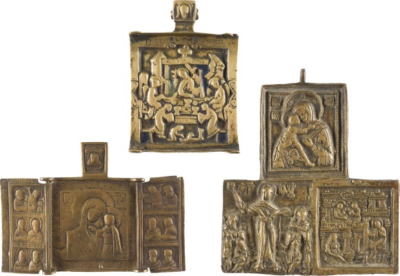 Auction 142<br>SAMMLUNG VON DREI BRONZE-IKONEN: DARSTELLUNGEN DER GOTTESMUTTER SOWIE ALTTESTAMENTLICHE DREIFALTIGKEIT