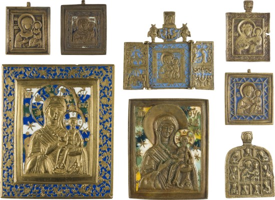 Auktion 142<br>SAMMLUNG VON ACHT BRONZE-IKONEN MIT DER GOTTESMUTTER VON SMOLENSK (SMOLENSKAJA)