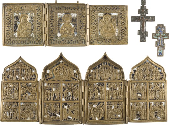 Auction 142<br>SAMMLUNG VON VIER BRONZE-IKONEN: KRUZIFIXE, TRIPTYCHON MIT DEESIS SOWIE TETRAPTYCHON MIT FESTTAGEN