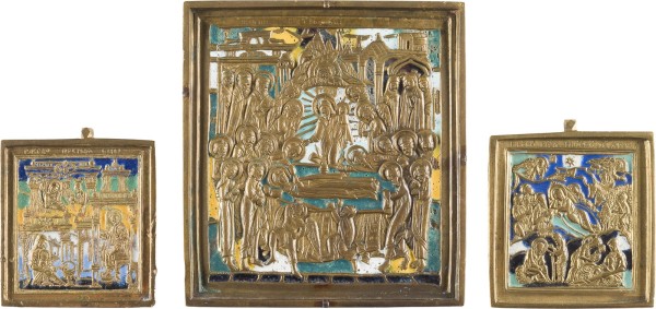 Auction 142<br>SAMMLUNG VON DREI BRONZE-IKONEN: GEBURT CHRISTI UND DER GOTTESMUTTER SOWIE ENTSCHLAFEN DER GOTTESMUTTER