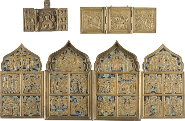 Auktion 142<br>SAMMLUNG VON DREI BRONZE-IKONEN: FEINES TETRAPTYCHON MIT HOCHFESTEN SOWIE ZWEI TRIPTYCHA