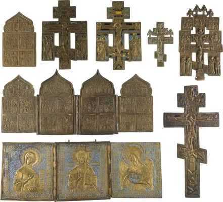 Auction 142<br>SAMMLUNG VON ACHT BRONZE-IKONEN: KRUZIFIXE, FESTTAGE SOWIE EIN TRIPTYCHON MIT DEESIS