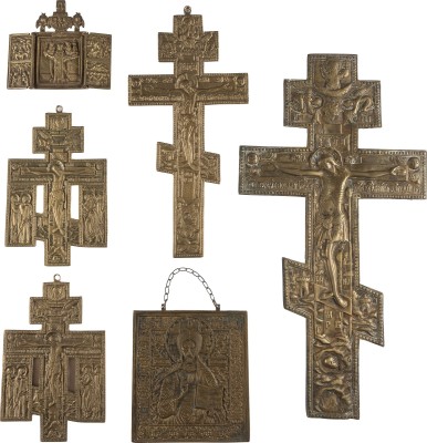 Auktion 142<br>SAMMLUNG VON SECHS BRONZE-IKONEN: KRUZIFIXE, CHRISTUS PANTOKRATOR SOWIE HEILIGER NIKOLAUS VON MOSCHAISK