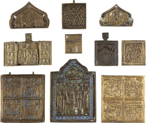 Auction 142<br>SAMMLUNG VON ZEHN BRONZE-IKONEN: SIGNIERTE IKONE MIT DER GOTTESMUTTER 'FREUDE ALLER LEIDENDEN' SOWIE IKONEN MIT AUSGEWÄHLTEN HEILIGEN, FESTTAGEN UND ZWEI FRAGMENTE