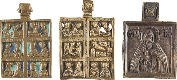 Auction 142<br>SAMMLUNG VON DREI BRONZE-IKONEN: HEILIGER TICHON SOWIE SECHSFELDER-IKONEN