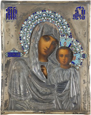 Auction 142<br>KLEINE IKONE MIT DER GOTTESMUTTER VON KASAN (KASANSKAJA) MIT CLOISONNÉ-EMAIL-OKLAD