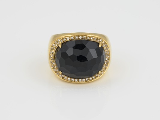 Auktion 145<br>ONYX RING MIT DIAMANTEN