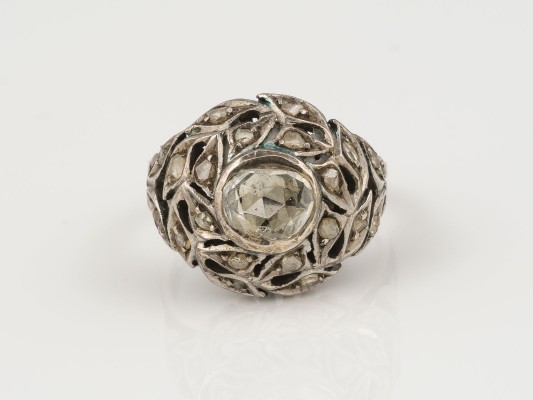 Auction <br>ANTIKER RING