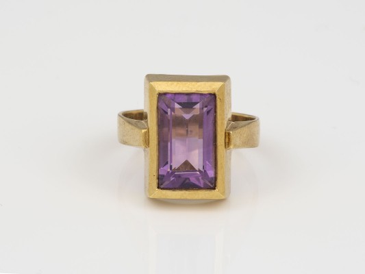 Auction 145<br>AMETHYST RING