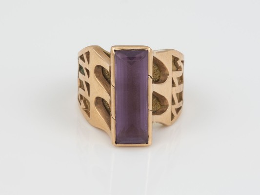 Auction 145<br>AMETHYST RING