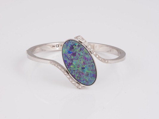 Auction 145<br>OPAL ARMREIF MIT DIAMANTEN