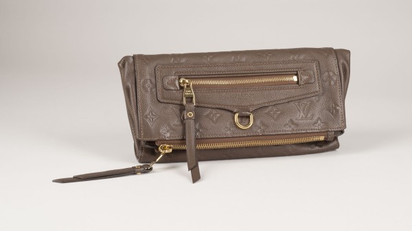 Auction 145<br>LOUIS VUITTON 'PÉTILLANTE' CLUTCH