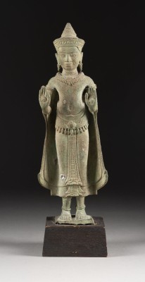 Auction 143<br>EINE KHMER-BRONZE-FIGUR DES BUDDHA