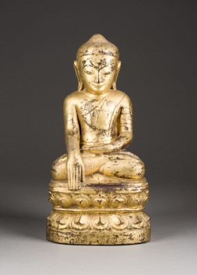 Auction 143<br>EINE SITZENDE BUDDHAFIGUR AUS GOLDLACKIERTEM HOLZ