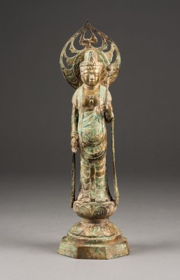 Auktion 143<br>EINE VERGOLDETE FIGUR DES KANNON BOSATSU AUS BRONZE