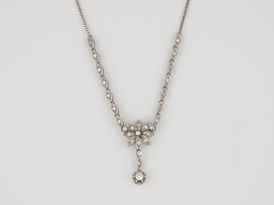 Auktion 146<br>FLORALES COLLIER