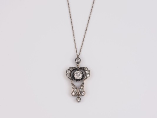 Auktion 146<br>DIAMANT ANHÄNGER UND KETTE