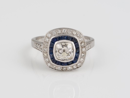 Auction 146<br>DIAMANT-SAPHIR RING