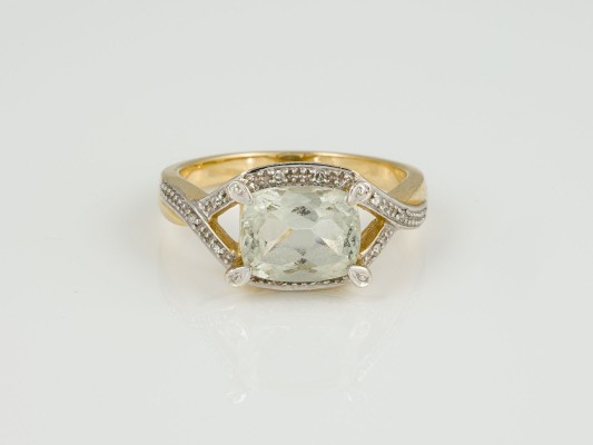 Auction 146<br>QUARZ RING