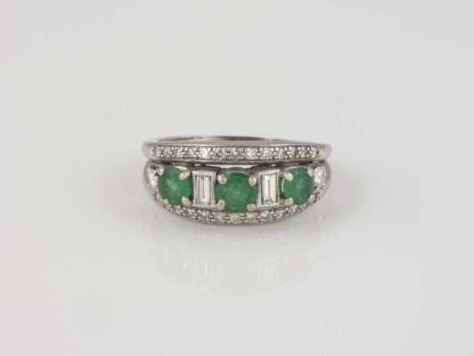 Auction 146<br>SMARAGD-DIAMANT RING