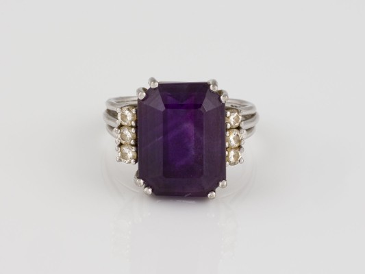 Auktion 146<br>AMETHYST RING