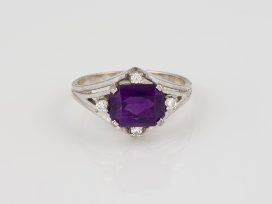 Auktion 146<br>AMETHYST RING