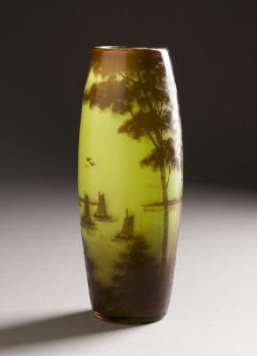 Auktion 146<br>CAMEO-VASE MIT SEELANDSCHAFT