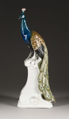 Auction 146<br>GROSSE FIGUR 'PFAU AUF POSTAMENT'