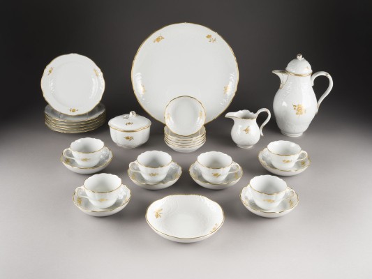 Auction 146<br>29-TEILIGES KAFFEESERVICE 'GOLDBLUME'