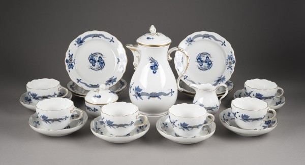 Auction 146<br>21-TEILIGES KAFFEESERVICE 'BLAUER HOFDRACHE'