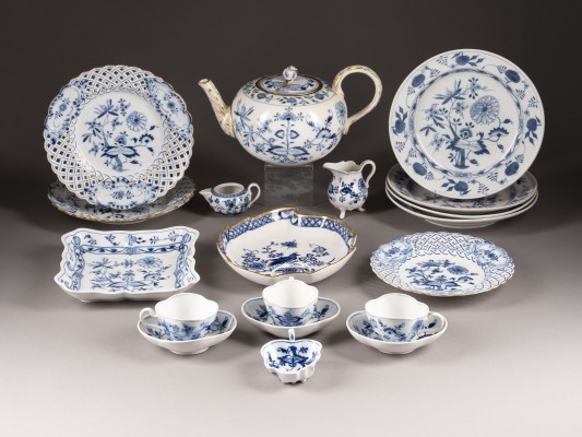 Auction 146<br>19-TEILIGES RESTSERVICE 'MEISSEN - BLAUMALEREI'