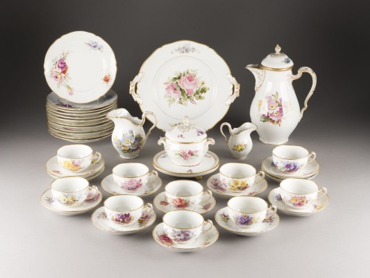 Auction 146<br>40-TEILIGES KAFFEESERVICE 'BLUMENMALEREI'