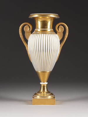 Auktion 146<br>KLASSIZISTISCHE AMPHOREN-VASE