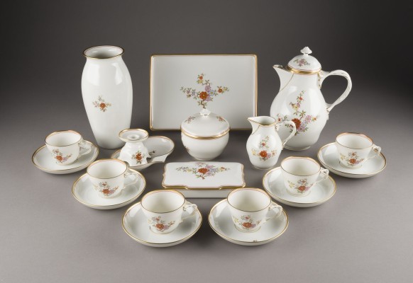 Auktion 146<br>20-TEILIGES KAFFEESERVICE 'BUNTE CHINOISERIE'