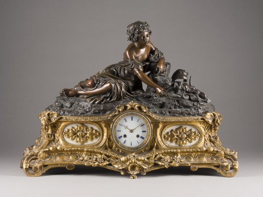 Auction 146<br>PRUNKVOLLE NAPOLEON III FIGURENPENDULE MIT ALLEGORIE