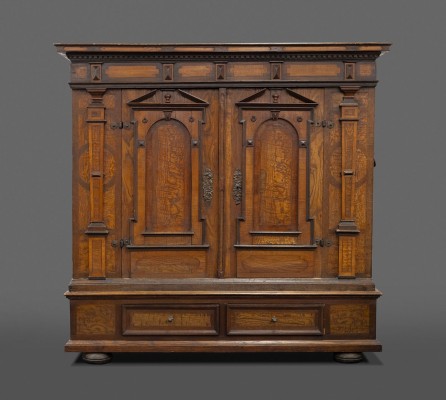 Auction 146<br>KLEINER RENAISSANCE-FASSADENSCHRANK