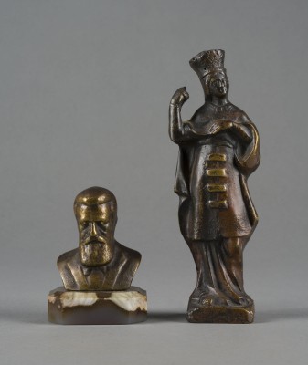 Auktion 146<br>ZWEI BRONZEFIGUREN: 'HERRENBÜSTE' UND 'SONNENVEREHRER'